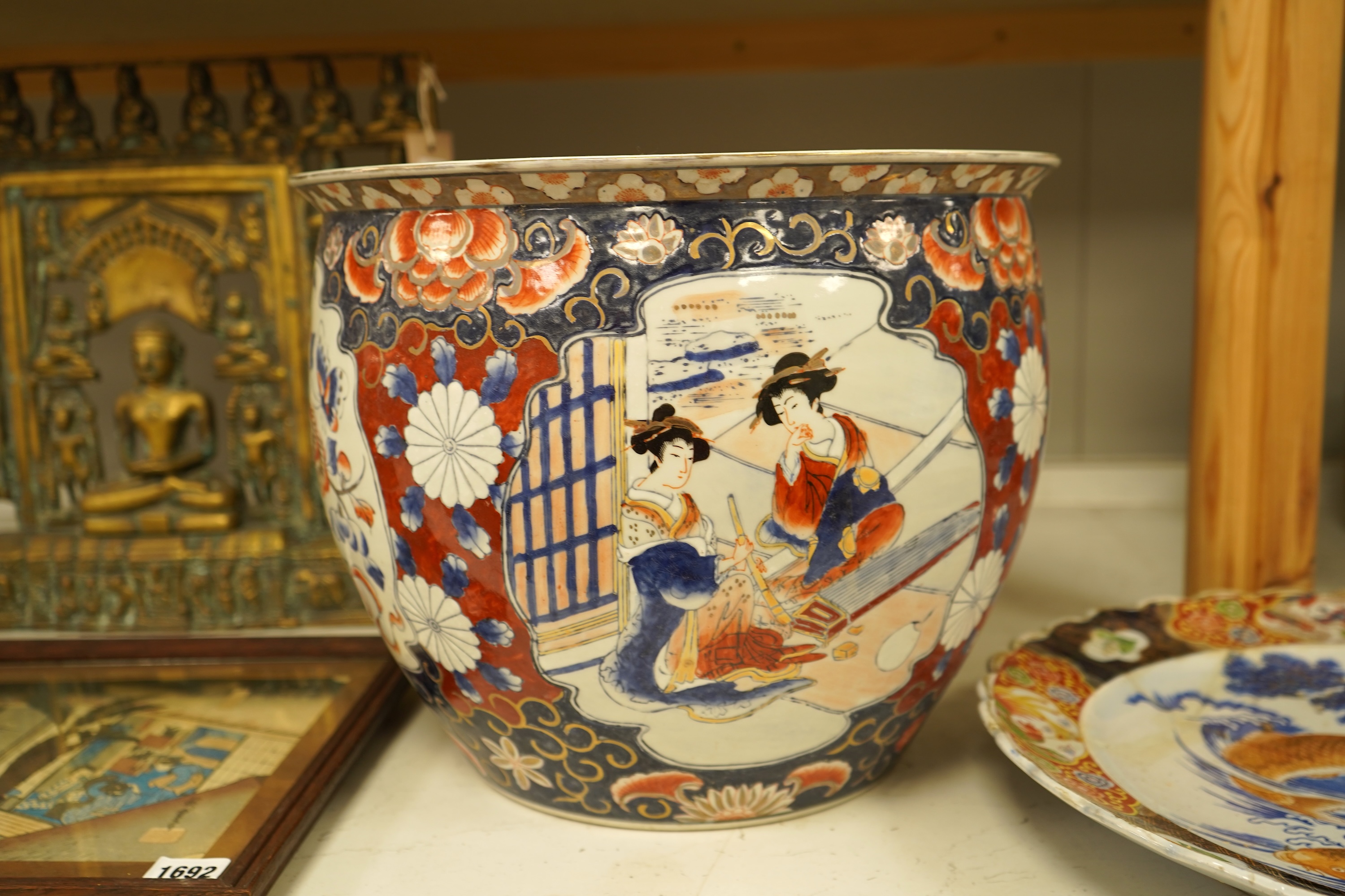 A Japanese Imari jardiniere and a similar ‘fish’ charger (a.f), largest 41cm in diameter